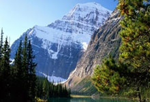 骑士后卫连续砍下三分，帮助球队扭转局势